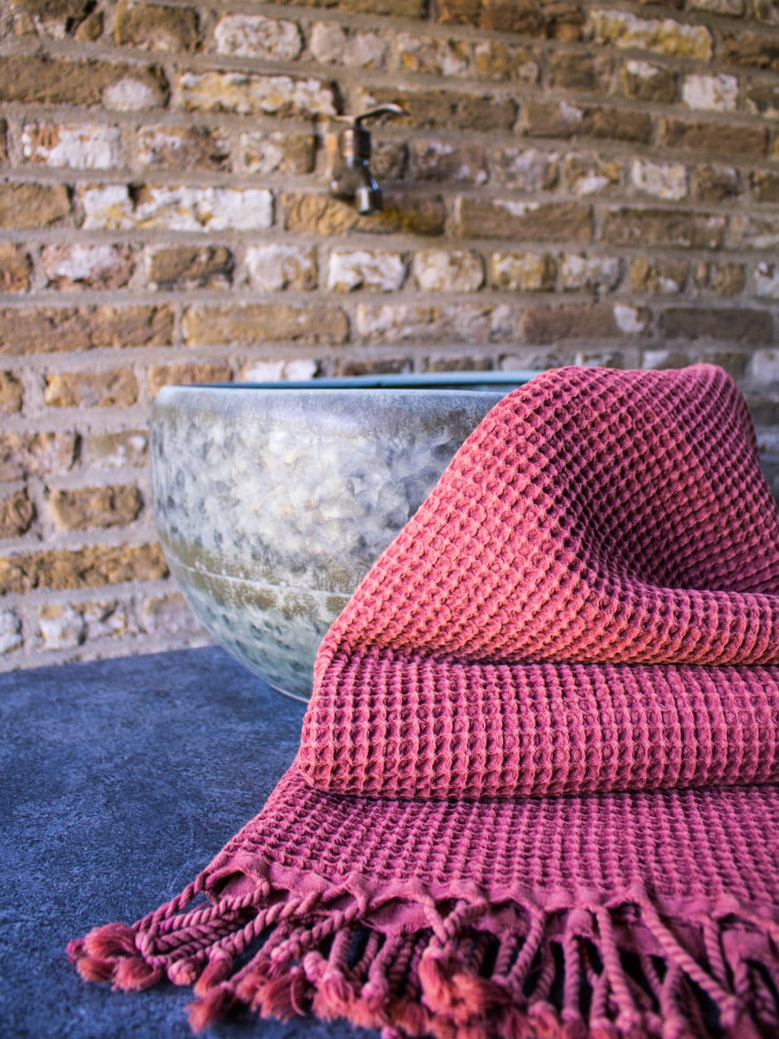 Hamamdoek - wafeldoek stonewashed roze-rood